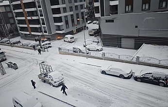 Malatya'da kar sürprizi: Kent merkezi beyaza büründü
