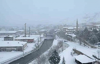Malatya beyaza büründü: Ulaşım aksadı