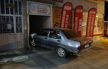 Malatya'da inanılmaz kaza: Önce iki araca çarptı, sonra dershanenin içine girdi!