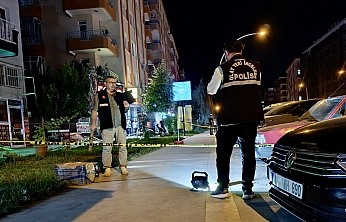 Malatya'da sokak ortasında bıçaklı kavga! 21 yaşındaki genç ağır yaralandı