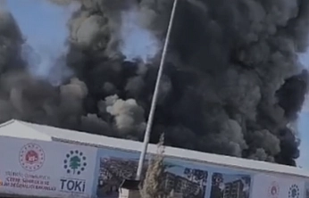 Malatya'da TOKİ Şantiyesinde Yangın Çıktı| Siyah Dumanlar Şehri Sardı