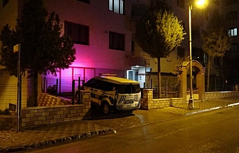 Polis Balkondan Girdi, Yaşlı Adamın Cesediyle Karşılaştı