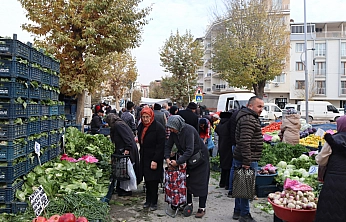 Soğuk hava pazar fiyatını etkiledi: Sebze yüz güldürürken, meyve cep yaktı!