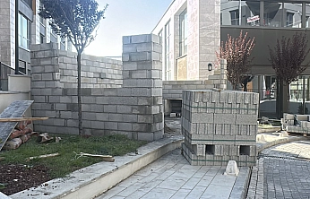 Malatya'da yeşil alana kaçak muhtar evi yaptılar, tepkiler üzerine yıktılar