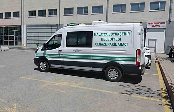 Malatya'da traktör şarampole devrildi: Sürücü hayatını kaybetti