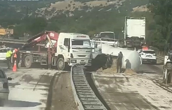 Malatya-Adıyaman yolunda yakıt tankeri devrildi: Facianın eşiğinden dönüldü