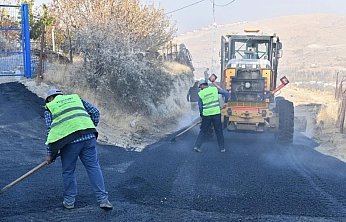 Yeşilyurt'ta ulaşım konforu artıyor: Banazı Yeni Mahallesi 3 kilometrelik asfalt çalışmasıyla modernleşiyor