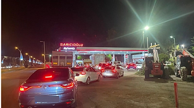Akaryakıtta zam öncesi son saatler! Petrol istasyonlarında uzun kuyruklar oluştu