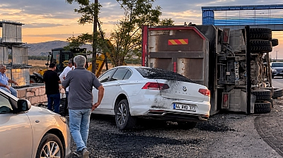 Asfalt yüklü kamyon adliye personeline çarptı! Durumu ağır!
