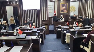 Büyükşehir'de CHP Birbirine Girdi: Salonu Terk Ettiler!