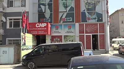 Malatya CHP'de Çilingirli Devir Teslim! Kilitler Kırıldı, Koltuk Değişti