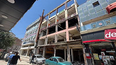 Malatya'da ağır hasarlı binalar tehlike saçıyor! 60 yıllık tarihi Pasaj yıkılmayı bekliyor…