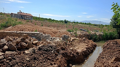 Malatya'da akılalmaz skandal: 'Benim toprağım' dedi, DSİ'nin 60 yıllık kanalını kepçeyle yıktı!