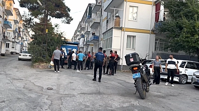 Malatya'da akrabalar birbirine girdi, polis havaya ateş açtı, taşlar sopalar havada uçuştu