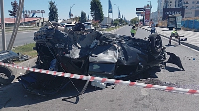 Malatya'da feci kaza! Takla atan otomobil ters döndü: 3 yaralı