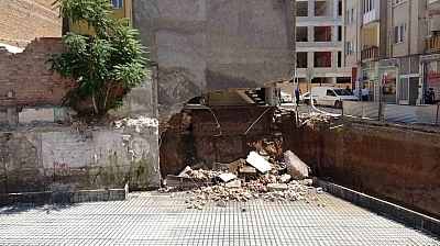 Malatya'da temeli göçen bina her an yıkılabilir! Cezmi Kartay caddesi trafiğe kapatıldı