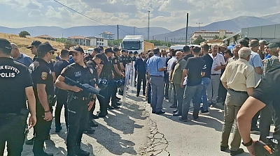 Malatya'da ölümcül kazanın ardından vatandaşlar sokağa çıktı: 'Daha kaç can gidecek?'