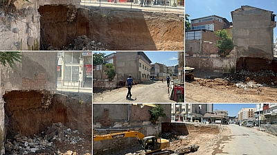 Malatya'da temel kazısı sırasında toprak kaydı! 2 katlı ev tahliye edildi