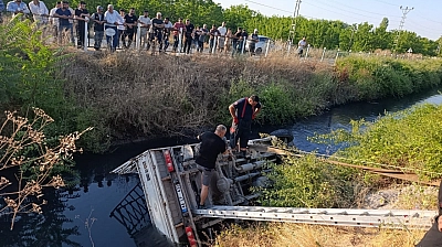Malatya'da yem yüklü kamyon devrildi! Sürücü hayatını kaybetti