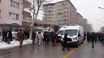 Depremde yıkılan Sancak Apartmanı davasında karar: Müteahhit ve belediye personeline hapis cezası