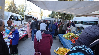 Malatyalılar uygun fiyat peşinde! Pazarda meyve fiyatları cep yakmaya devam ediyor