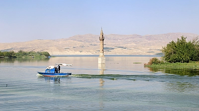 Yağışlar Karakaya Barajı'nı taşırdı: Malatya'da yollar su altında kaldı!