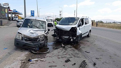 Malatya'da 8 Kişinin yaralandığı kaza kamerada: Araçlar böyle savruldu
