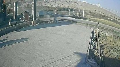 Malatya-Sivas yolundaki kaza kamerada: 1'i ağır 3 yaralı