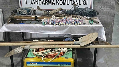 Malatya'da kaçak kazıya suçüstü: 15 dinamit ele geçirildi