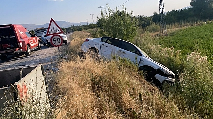 Malatya'da kamyonet ile otomobil çarpıştı: 3 Yaralı