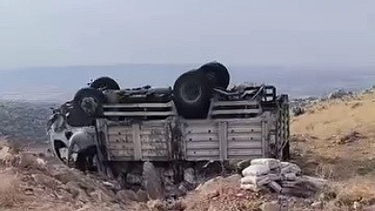 Takla atan kamyonet ters döndü: 5 Yaralı