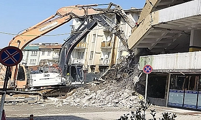 174 plan No'lu binanın yıkılması
