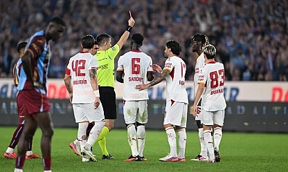 Sezonun ilk mağlubiyeti: Galatasaray 4 golle yıkıldı!