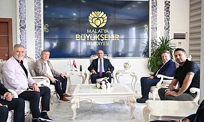 Eski futbolcular Başkan Er'i övdü: Malatya'ya özel getirilmiş