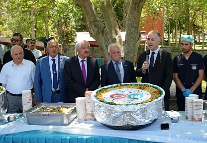 İnönü Üniversitesinden aşure ikramı