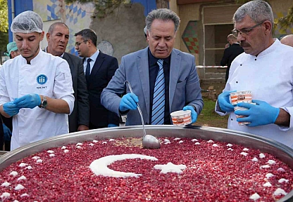 İnönü Üniversitesinde aşure ikramı yapıldı