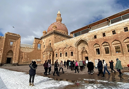 İshak Paşa Sarayı kışın da ziyaretçileri ağırlıyor
