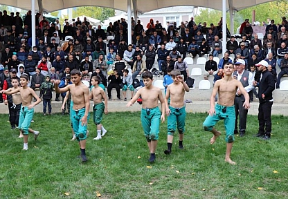 Karakucak güreşleri Cumhuriyet coşkusuyla başladı