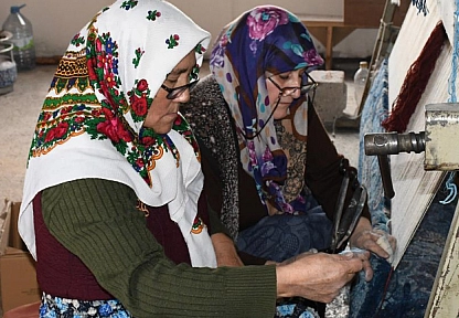 Kırgız kadınları ata mesleğini sürdürüyor