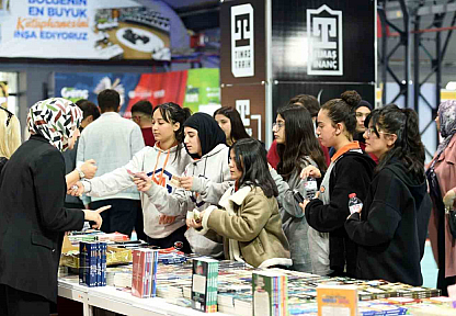 Yüzlerce yazar ve yayınevi Malatya'da kitapseverlerle buluştu