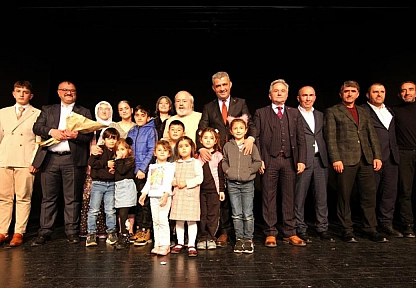 Öğretmenlik tiyatrosu izleyiciyi duygulandırdı