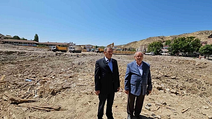 Darende'de yeni çarşı projesinde temel kazı çalışmaları başladı