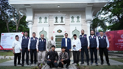 Dört dilde kitabeli hayır çeşmesi! Endonezya'da hizmete girdi