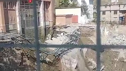 Hakkari'de adliye binasının girişinde çökme