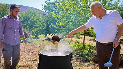 Hasat yapıldı, kazanlar kaynadı: Pütürge Kırmızısı pekmez oldu