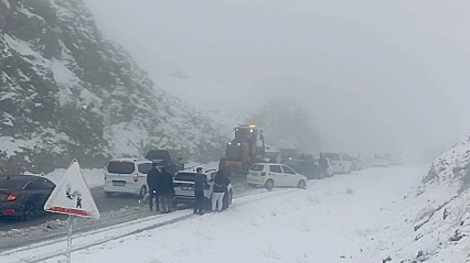Malatya–Çelikhan Yolunda Yoğun Kar ve Tipi Ulaşımı Felç Etti