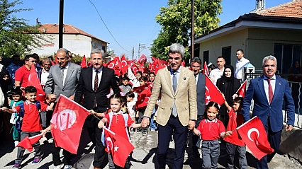 Malatya'da ilk ders zili öncesi dikkat çeken karşılama: Amin alayı geleneği yeniden yaşatıldı
