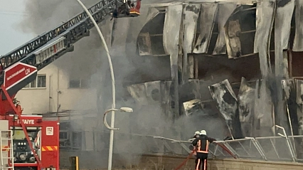 Malatya'da MOTAŞ bakım atölyesinde yangın! 3 otobüs alevlere teslim oldu