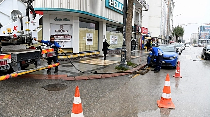 Malatya'da mazgallar temizleniyor