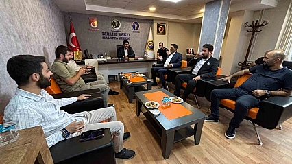 Birlik Vakfı'nı ziyaret eden Boyraz'dan tek adam çıkışı